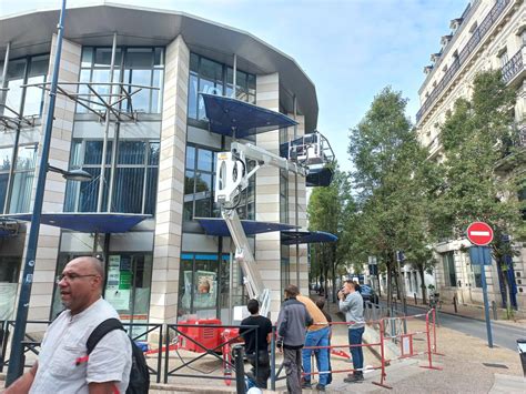 Les Pompiers Volent Au Secours De Deux Ouvriers Coinc S Dans Une