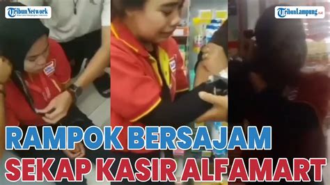 Rampok Bersajam Sekap Kasir Alfamart Gasak Uang Rp Juta Youtube