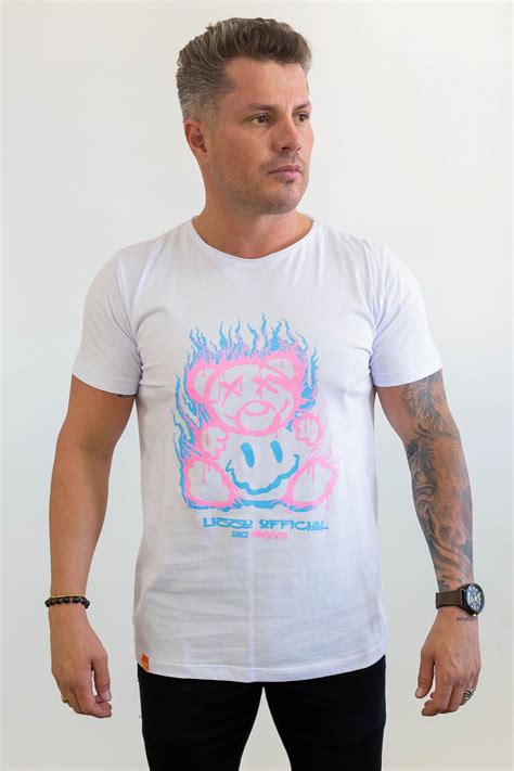 Camiseta Lizzu Bear On Fire Branco Lizzu Oficial