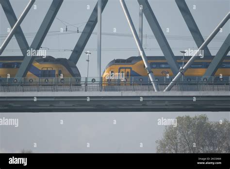 Two Trains Passing Each Other Hi Res Stock Photography And Images Alamy