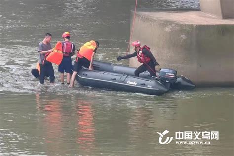 三名00后小伙被困江中 消防水域救援队成功营救 救援 义乌新闻