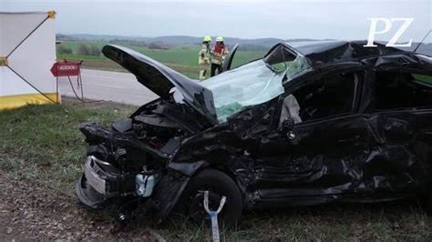 Tragischer Unfall Auf B J Hrige Autofahrerin Kommt Bei M Hlacker