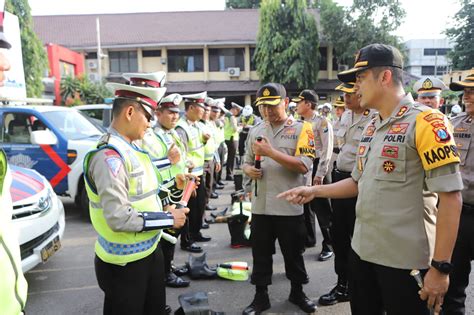 Kapolres Tanjung Perak Cek Kesiapan Pengamanan Malam Tahun Baru