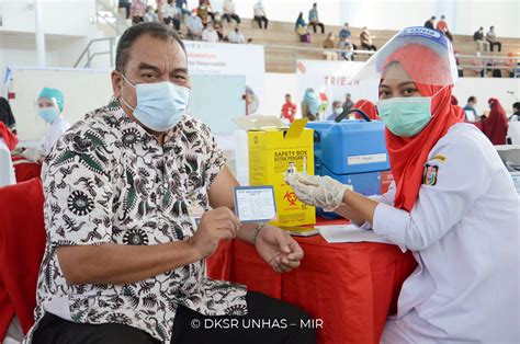 Vaksinasi Massal Dosis Pertama Untuk Dosen Dan Tendik Unhas