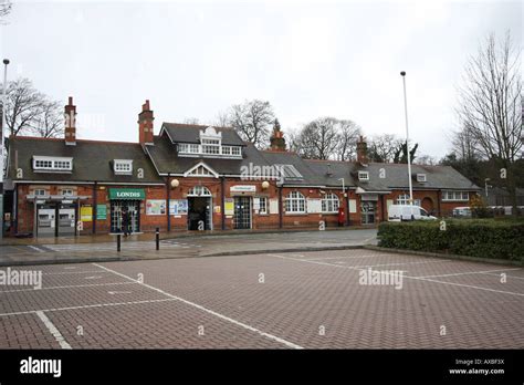 Farnborough Station Hi Res Stock Photography And Images Alamy