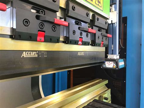 ACCURL 8 Axis CNC Hydraulic Press Brake 110 Ton X 3200 Mm With DELEM DA