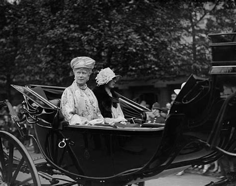 Hm Queen Mary And Hrh Princess Mary Carriage Ride 1927 Princess Mary