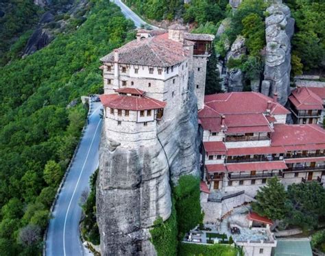 Kalabaka Majestuosa Puesta de Sol en Meteora con guía local GetYourGuide