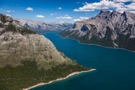 Lake Minnewanka Tour - Mountain View Helicopters