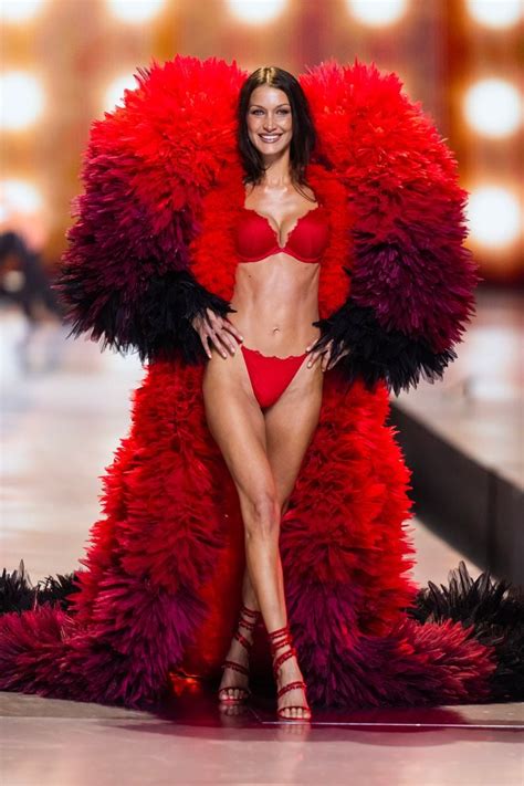 Bella Hadid Brings Back Y K Bikini Trend This Summer See Her Latest
