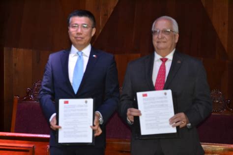 UNAH y República Popular de China firman Carta de Entendimiento para