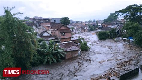 Banjir Bandang Terjang Kabupaten Malang Satu Orang Hilang Times