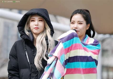 Moonbyul Y Solar Mamamoo