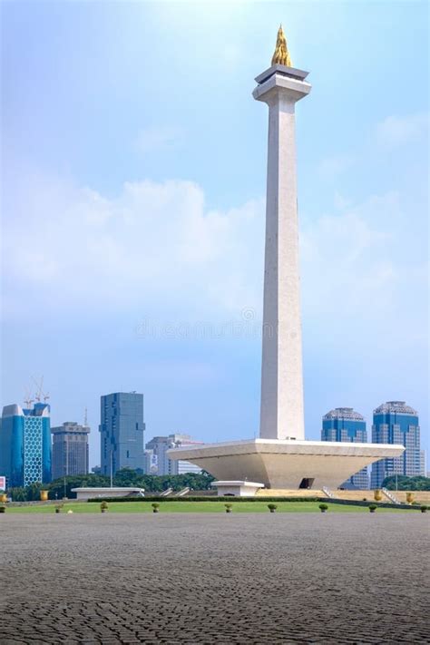 El Monumento Nacional Monas Que Simboliza La Lucha Por Indonesia