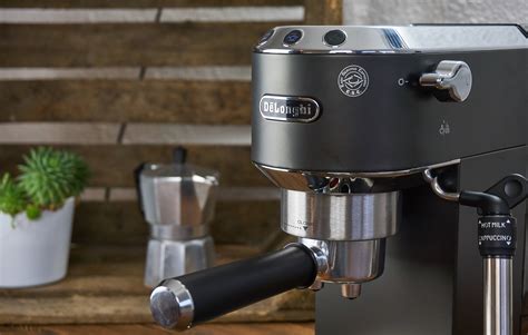 ᐅ DeLonghi EC 685.M Dedica Test ᐅ Echtes Testvideo (Vor- & Nachteile)