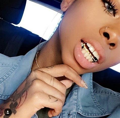 Neechie Outline Open Face Fang Gold Grillz Grillz Girl Grillz