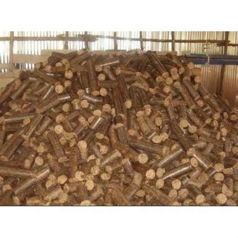 Brown Sawdust Biomass Briquette For Cooking Fuel Thickness 14mm At