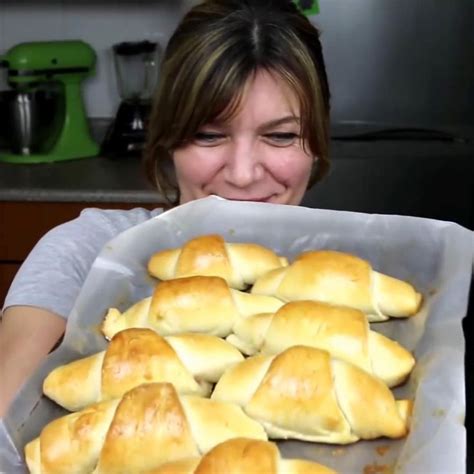 Cómo hacer cachitos de jamón venezolanos paso a paso Hot Dog Buns Hot