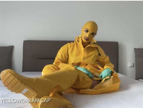 Yellowdreamcap So Geil In Gelber Latex Maske Und Farmerrain Porn