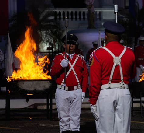 Ceremonia De Cremaci N De Banderas Marca Inicio De Celebraci N De Las