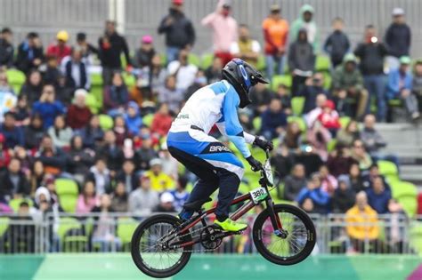 Paola Reis E Anderson Souza Conquistam Duas Pratas No Ciclismo Bmx No