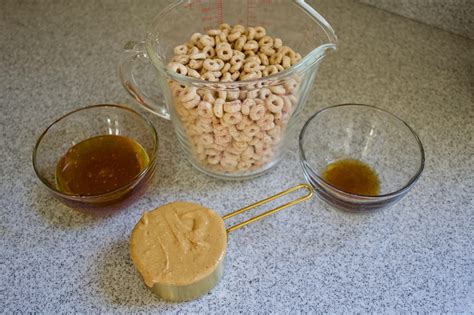 Peanut Butter And Honey Cereal Bars The Hungry Lyoness