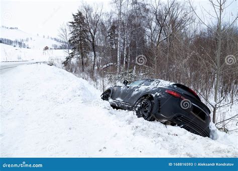 347 Car Skidding Ice Stock Photos - Free & Royalty-Free Stock Photos from Dreamstime