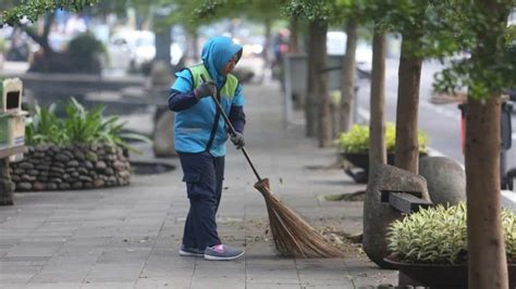 Ton Timbunan Sampah Malam Tahun Baru Di Bandung