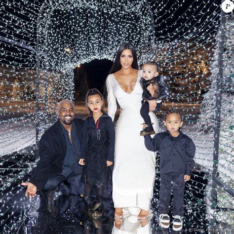 Kim Kardashian Kanye West Et Leurs Trois Enfants North Saint Et