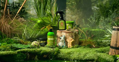 【沼】lushとシュレックがコラボ💚バスボムやボディスプレーがインスパイアされたのはもちろん…？ Pouch[ポーチ]