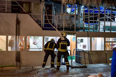 Jutarnji List Zapalio Se Dimnjak Na Jadrolinijinom Brodu Postira