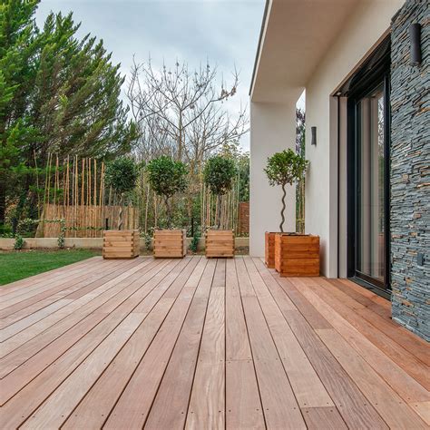 Réverbération De Côté Paille Plancher Bois Terrasse Exterieur À La Méditation Judas Oser