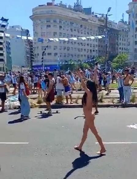 Idosa Que Fez Topless Na Celebra O Argentina Pelo T Tulo Da Copa