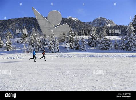 France Haute Savoie Bornes Massif Gli Res Plateau A Couple Running