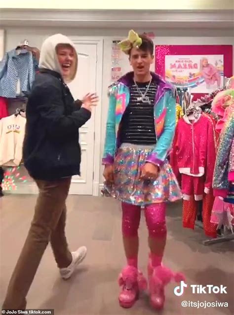 JoJo Siwa 17 Confirms She Came Out As LGBTQ After Wearing Best Gay Cousin Ever Shirt