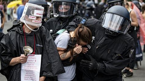 Berlin War Polizei Gewalt Bei Corona Demos Menschenrechtsverletzung