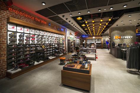 » Sport In Street Ozdilek Store by Ayhan Güneri Architect, Istanbul ...