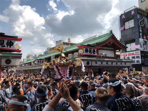 流れる。 On Twitter 本日午後、浅草•三社祭見物に行って参りました⌒ ⌒神輿を追いかけ群衆の中、あちこち移動したので、久々に