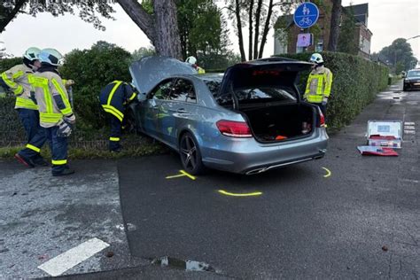 Schwerer Unfall am Morgen in Dorsten Pkw fährt frontal gegen Baum