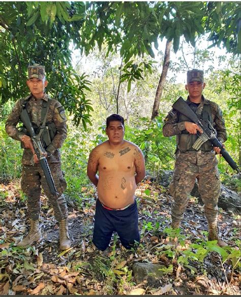 El Salvador Militares Capturan A Alias El Gordo Peligroso Pandillero Que Se Escondía En Una