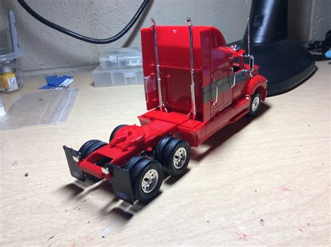 1 32 Scale Snaptite Ford Aeromax Model Trucks Big Rigs And Heavy