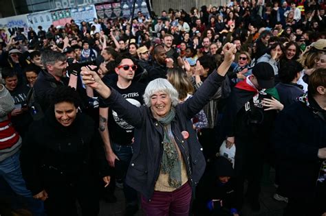 Esquerda surpreende vence eleição na França e derrota extrema direita