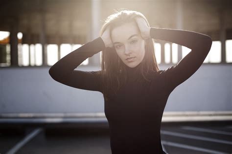 Wallpaper Women Model 500px Brunette Hands In Hair Sun Rays