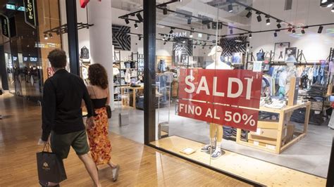 La Crisi Dei Saldi A Milano Netta Flessione Rispetto Al Si