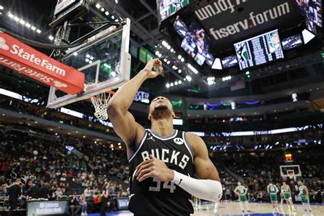 Video Nemilosrdni Janis I Milvoki Prvi Obezbedili Plej Of U Nba Ligi