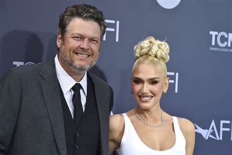 Blake Shelton Has Wife Gwen Stefani In Phone As Girlfriend” Country