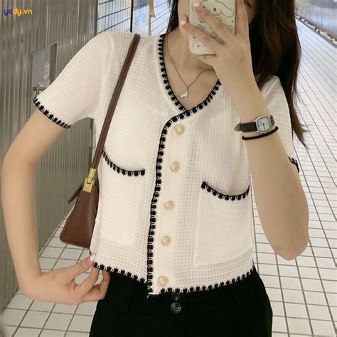 Update mẫu áo Hot Trend hiện nay và cách phối đồ đỉnh cao