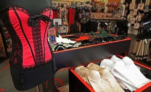 Rennes Il Cambriole Un Sex Shop Pour Se Faire Pardonner Pour La Saint Valentin