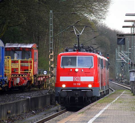 111 119 Und 111 012 Beide Von DB Kommen Als Lokzug Aus Dortmund Hbf