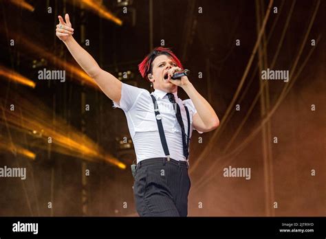Yungblud Bassist Hi Res Stock Photography And Images Alamy